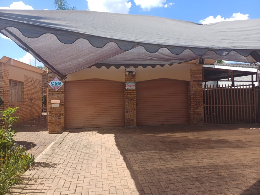 4 Bedroom Property for Sale in Flamwood North West